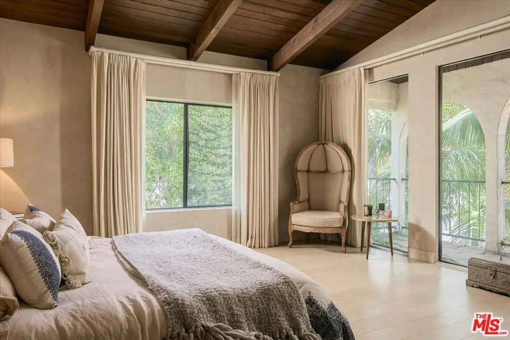 2299 Gloaming Way Beverly Hills, CA 90210