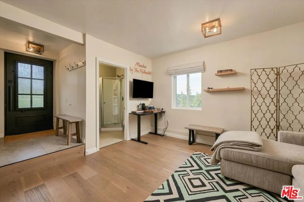 2299 Gloaming Way Beverly Hills, CA 90210
