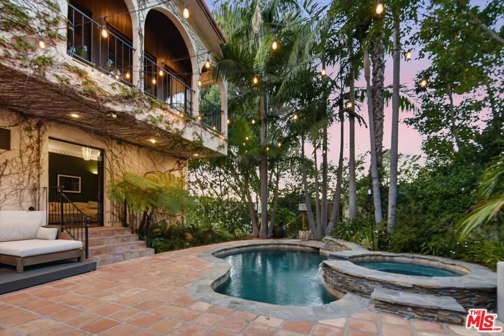 2299 Gloaming Way Beverly Hills, CA 90210