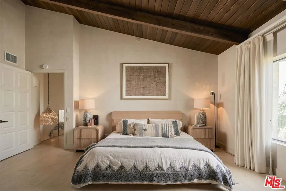 2299 Gloaming Way Beverly Hills, CA 90210