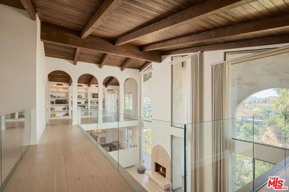 2299 Gloaming Way Beverly Hills, CA 90210