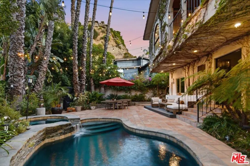 2299 Gloaming Way Beverly Hills, CA 90210