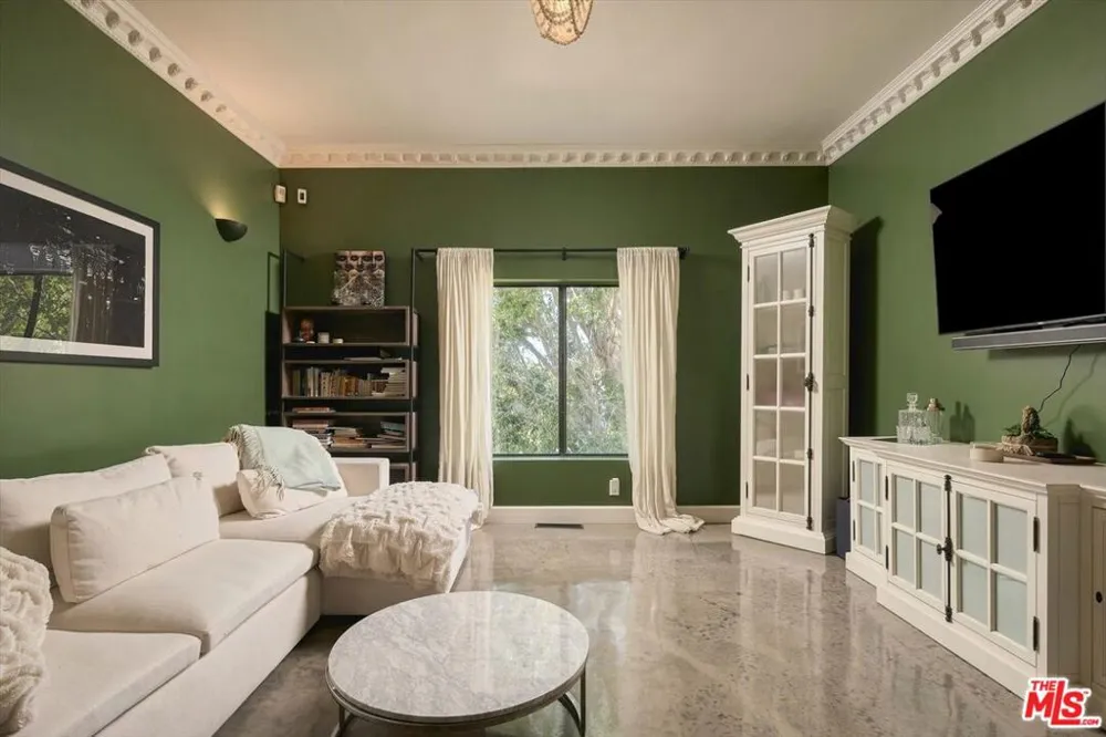 2299 Gloaming Way Beverly Hills, CA 90210