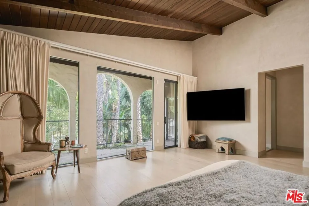 2299 Gloaming Way Beverly Hills, CA 90210