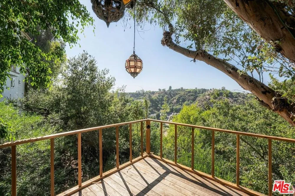 2299 Gloaming Way Beverly Hills, CA 90210