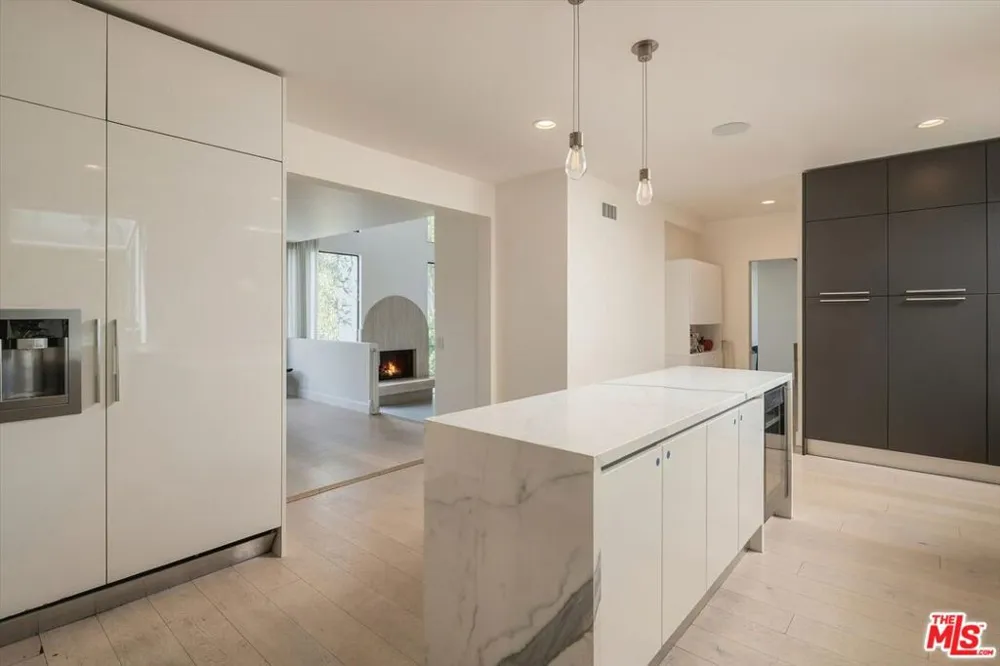 2299 Gloaming Way Beverly Hills, CA 90210