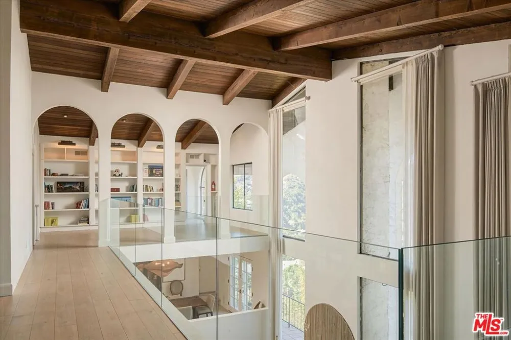 2299 Gloaming Way Beverly Hills, CA 90210