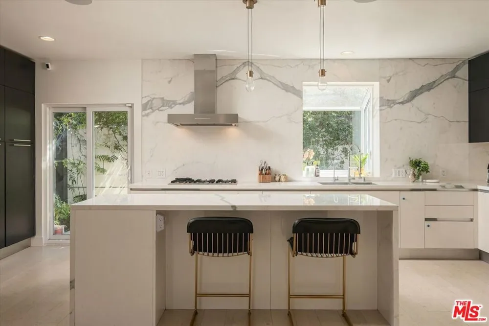 2299 Gloaming Way Beverly Hills, CA 90210