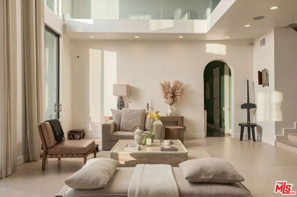 2299 Gloaming Way Beverly Hills, CA 90210