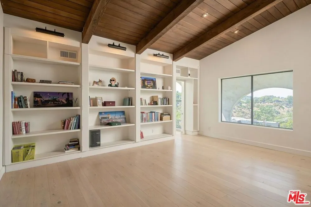 2299 Gloaming Way Beverly Hills, CA 90210