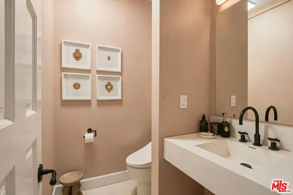 2299 Gloaming Way Beverly Hills, CA 90210