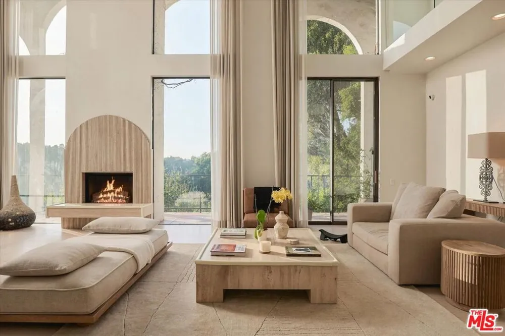2299 Gloaming Way Beverly Hills, CA 90210