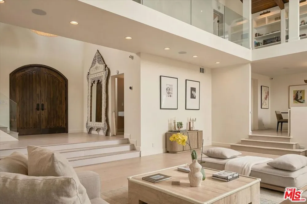 2299 Gloaming Way Beverly Hills, CA 90210