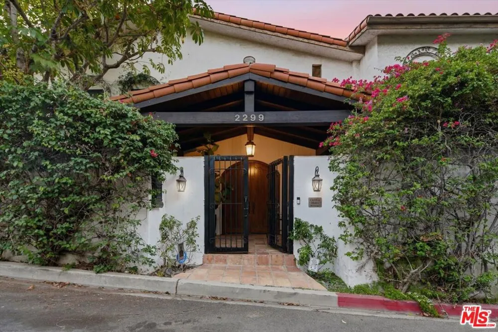 2299 Gloaming Way Beverly Hills, CA 90210