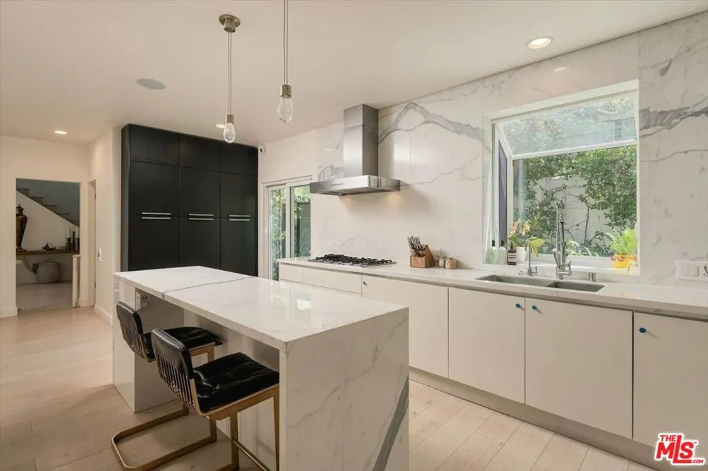 2299 Gloaming Way Beverly Hills, CA 90210