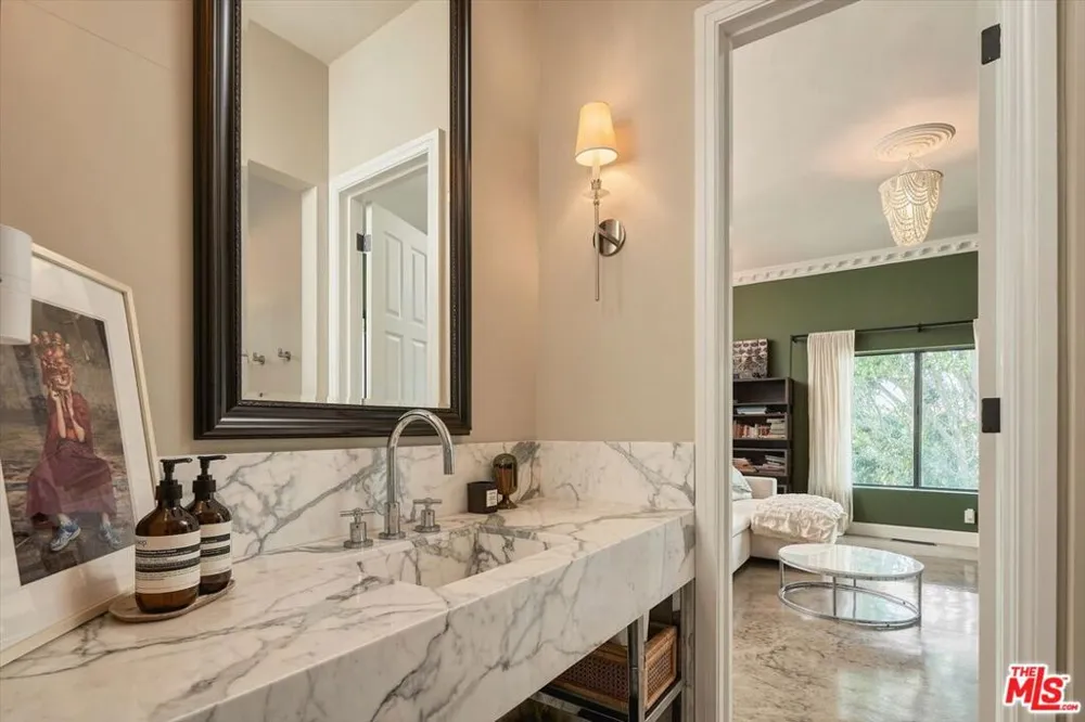 2299 Gloaming Way Beverly Hills, CA 90210