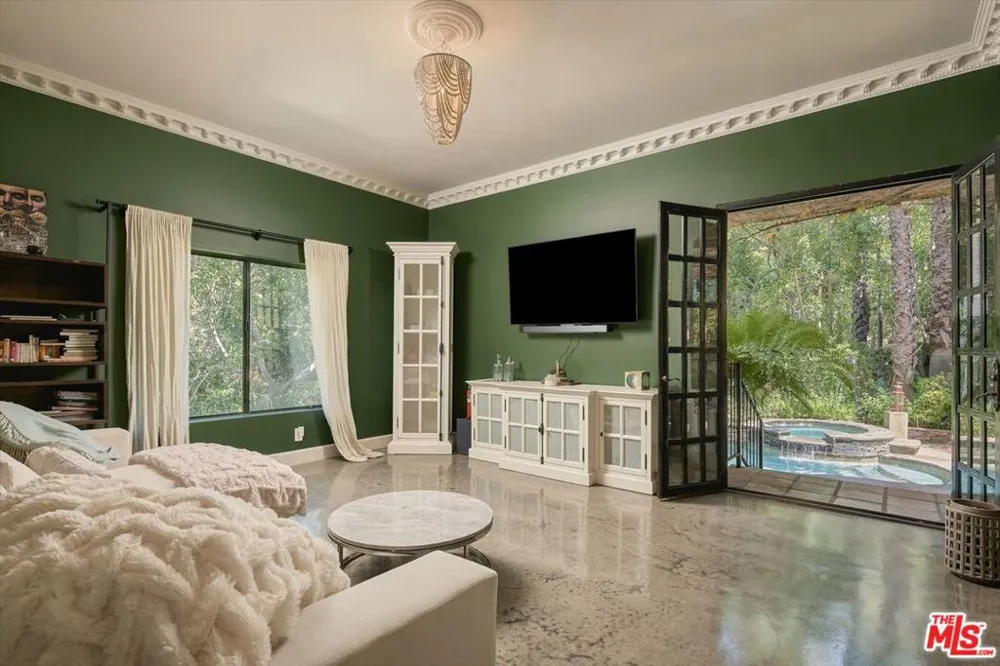 2299 Gloaming Way Beverly Hills, CA 90210