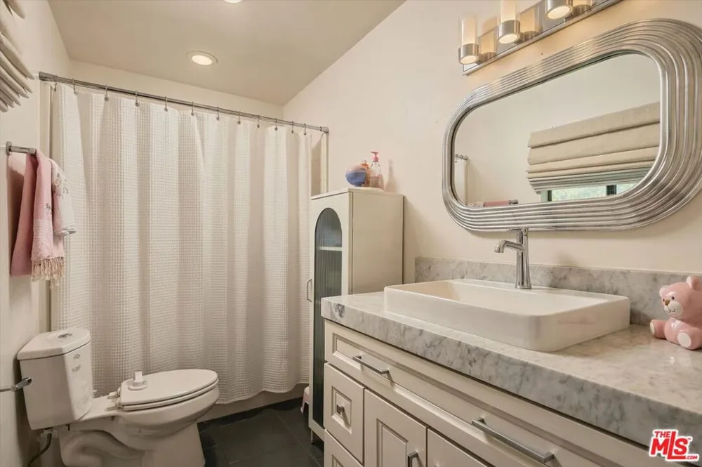 2299 Gloaming Way Beverly Hills, CA 90210