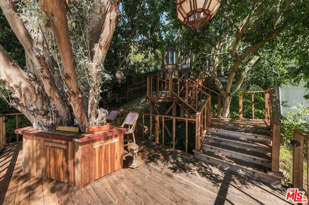 2299 Gloaming Way Beverly Hills, CA 90210