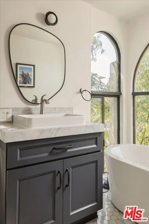 2299 Gloaming Way Beverly Hills, CA 90210