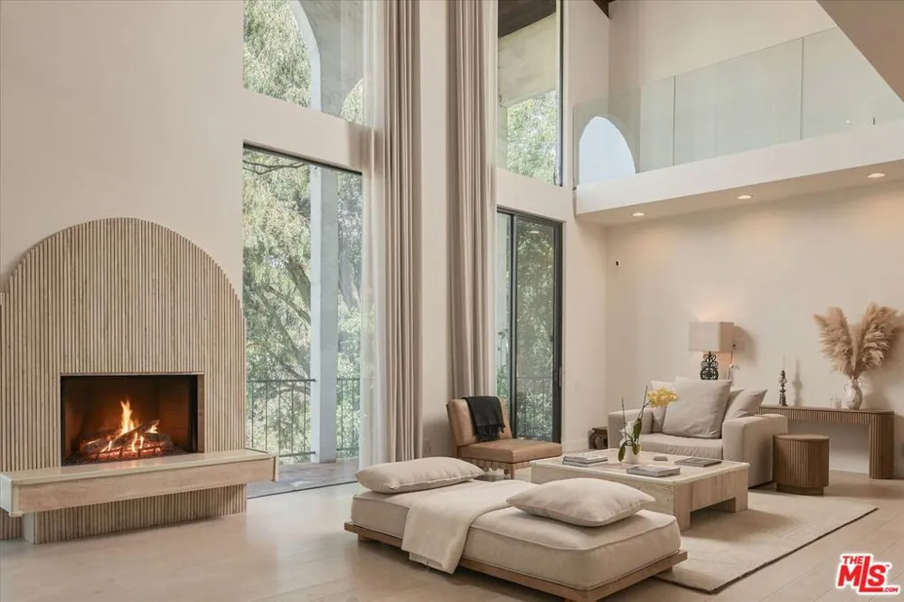 2299 Gloaming Way Beverly Hills, CA 90210