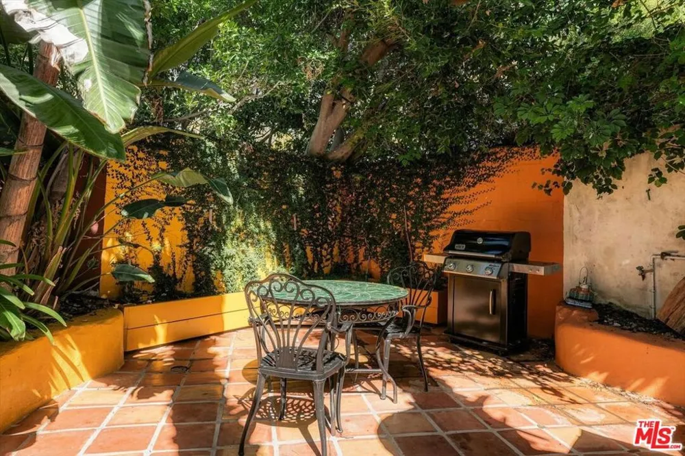 2299 Gloaming Way Beverly Hills, CA 90210