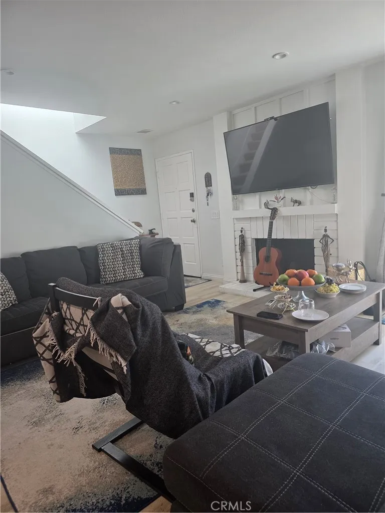 23541 Victory #6 Los Angeles, CA 91307