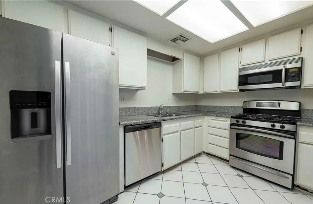 23541 Victory #6 Los Angeles, CA 91307