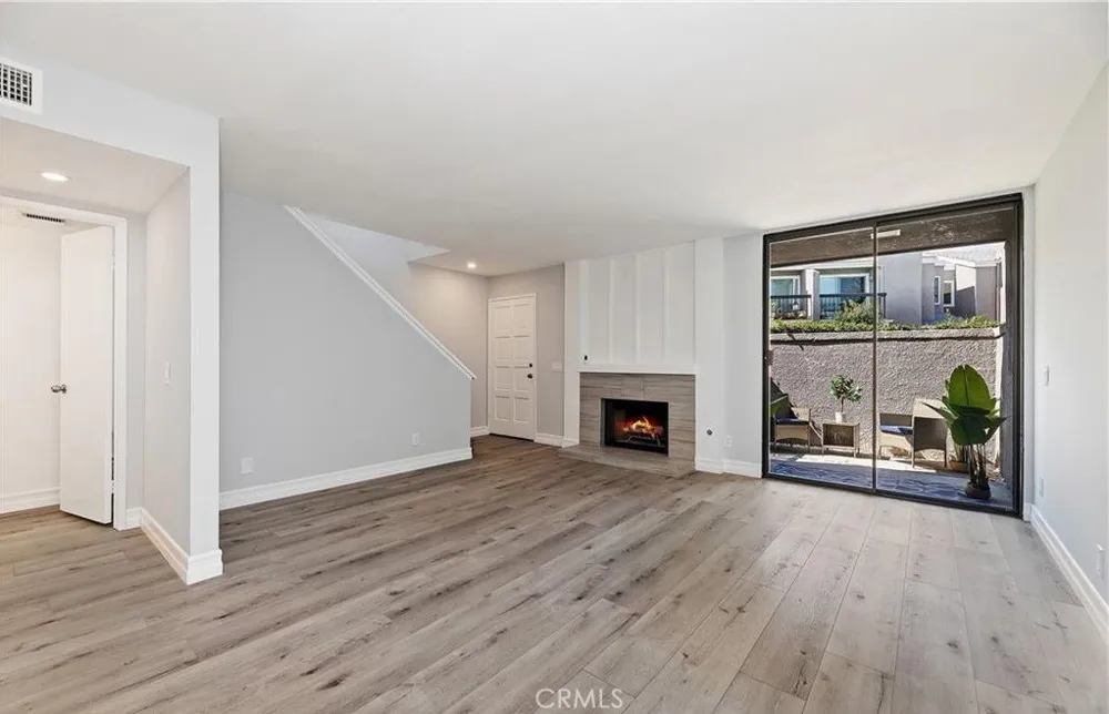 23541 Victory #6 Los Angeles, CA 91307