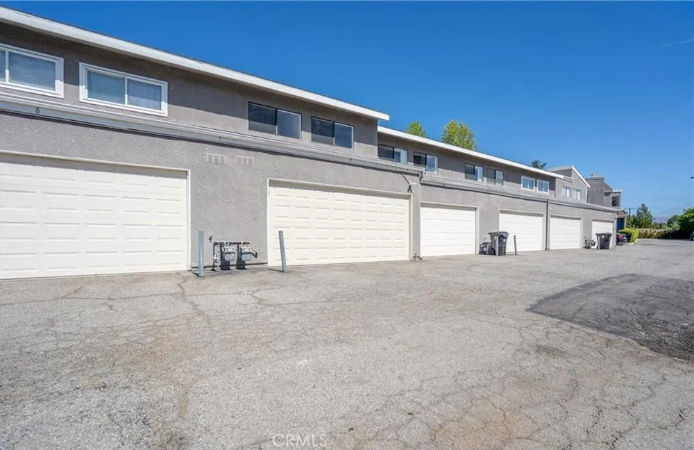 23541 Victory #6 Los Angeles, CA 91307