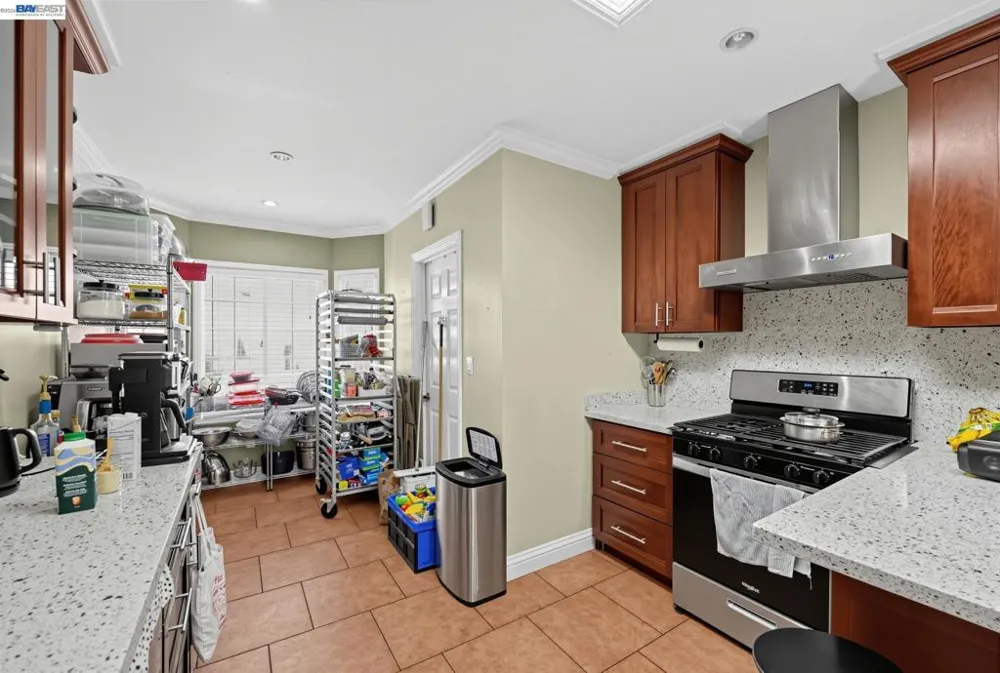 691 Hanover St Daly City, CA 94014