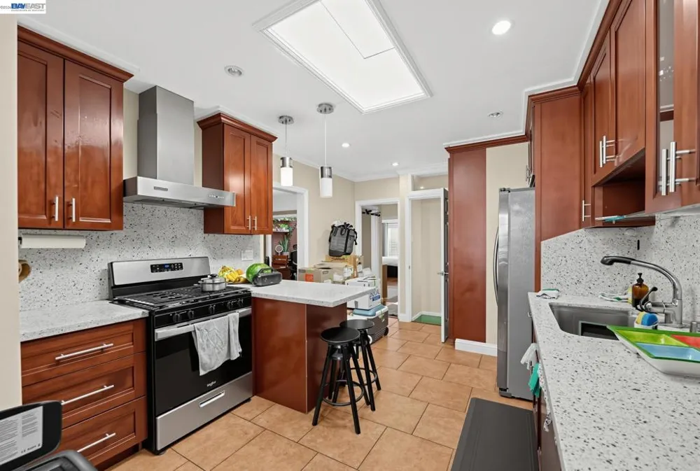 691 Hanover St Daly City, CA 94014