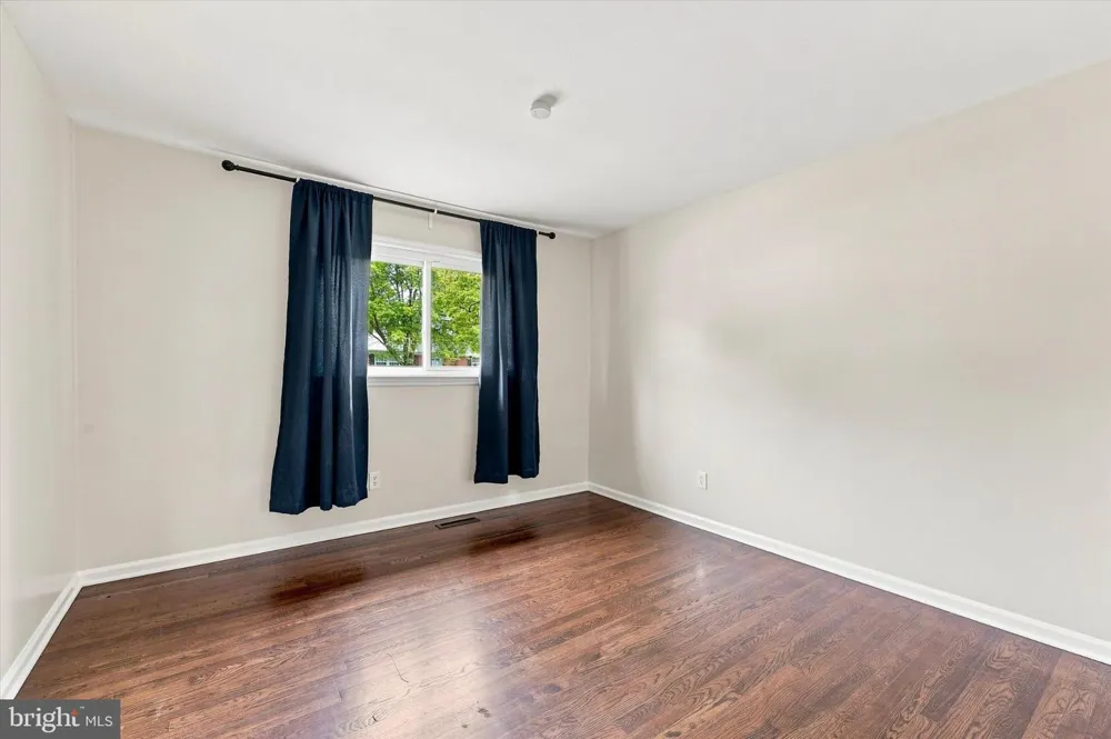 909 RAHWAY DRIVE Newark, DE 19711
