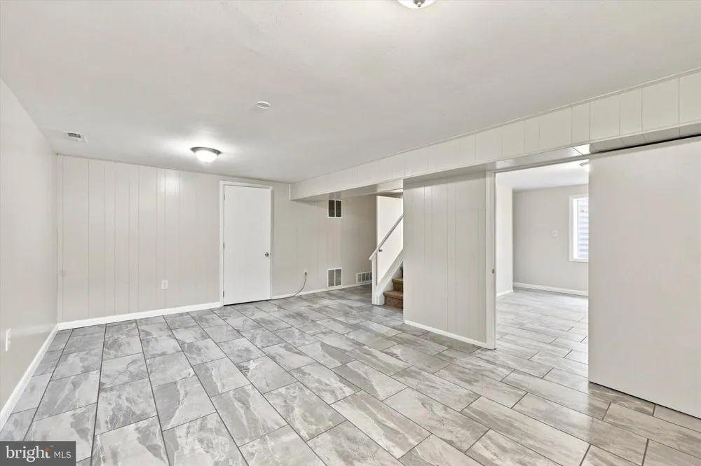 909 RAHWAY DRIVE Newark, DE 19711