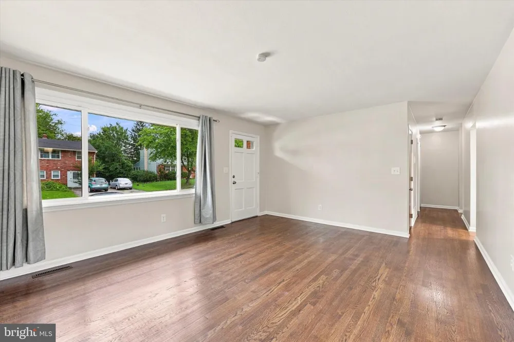 909 RAHWAY DRIVE Newark, DE 19711