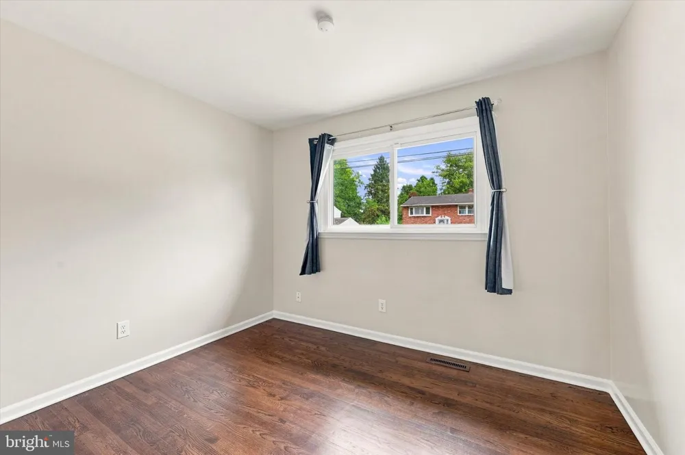 909 RAHWAY DRIVE Newark, DE 19711