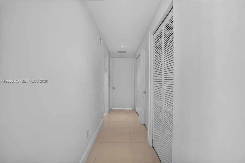 2960 NE 207th St #1105 Aventura, FL 33180