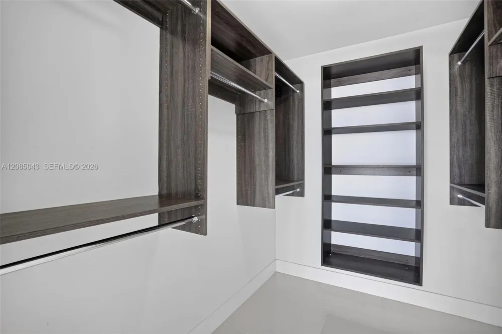 2960 NE 207th St #1105 Aventura, FL 33180
