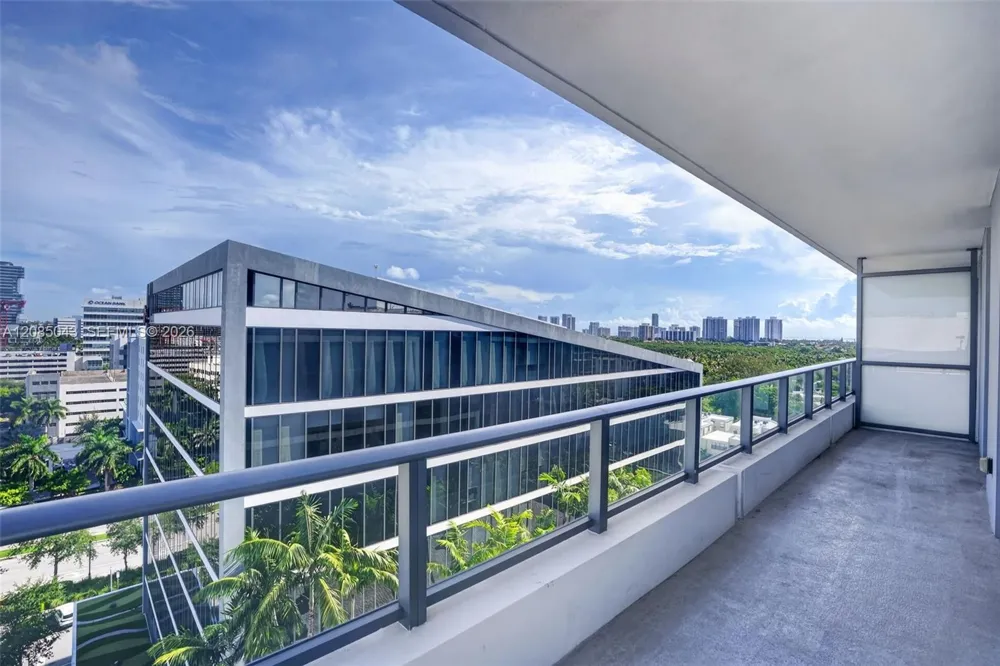 2960 NE 207th St #1105 Aventura, FL 33180