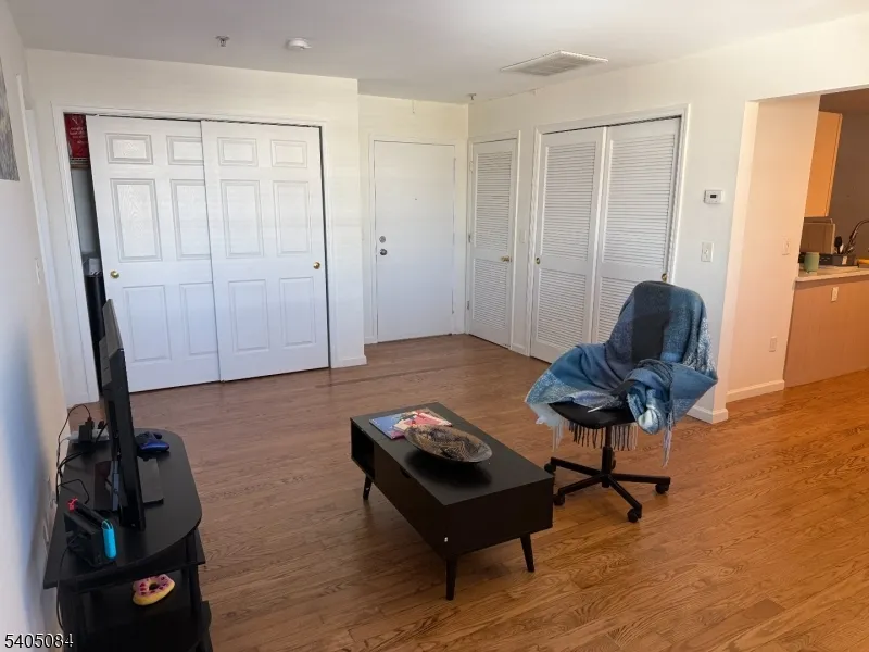 525 Central Avenue, Apt 308 #308 Unit 308 Westfield Town, NJ 07090