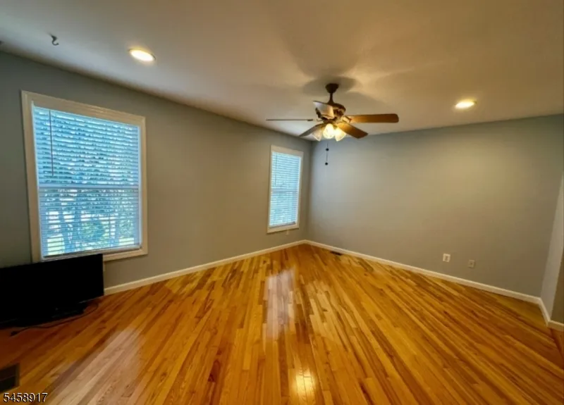 201 Swathmore Dr Nutley, NJ 07110