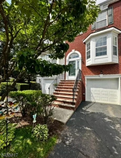201 Swathmore Dr Nutley, NJ 07110