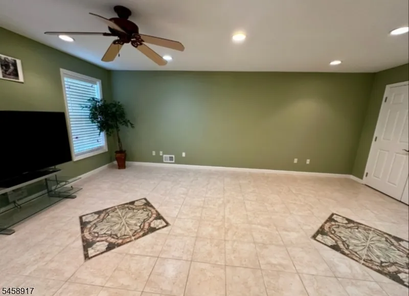 201 Swathmore Dr Nutley, NJ 07110