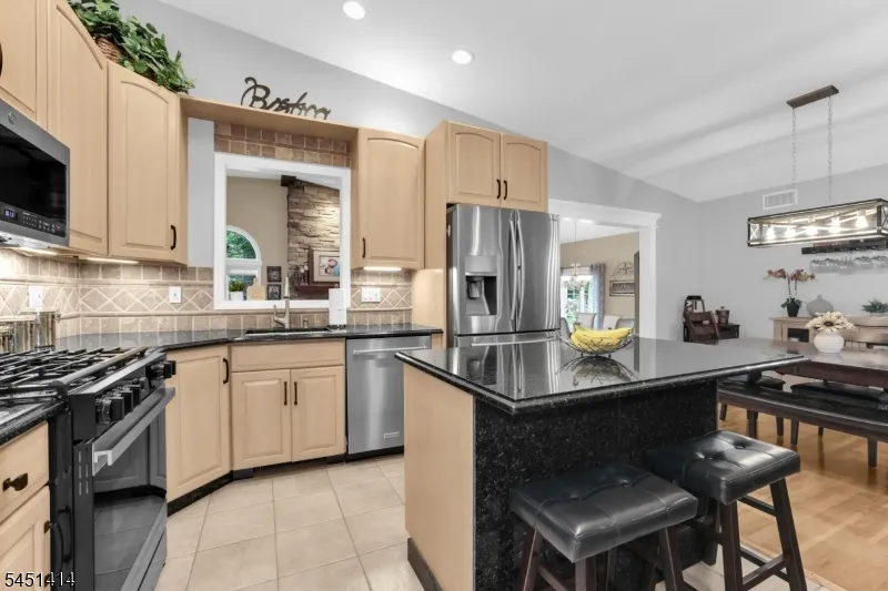 14 Beverly Rd Cedar Grove, NJ 07009