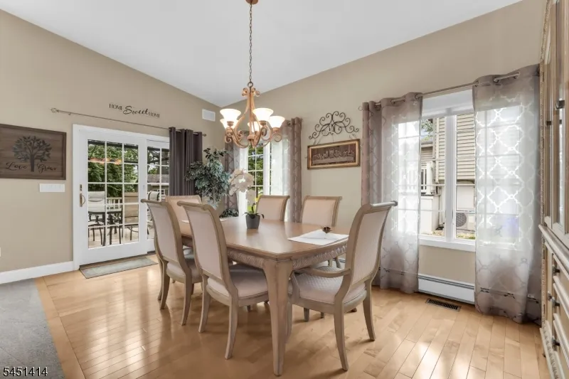 14 Beverly Rd Cedar Grove, NJ 07009