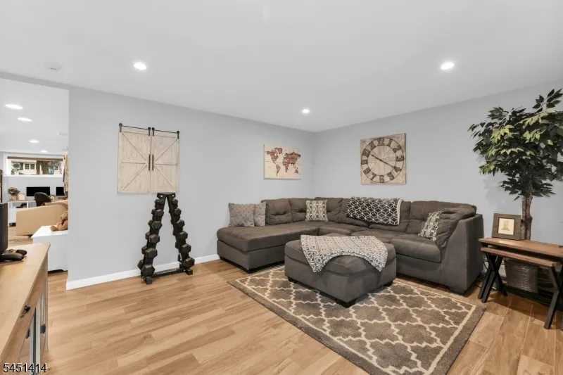 14 Beverly Rd Cedar Grove, NJ 07009