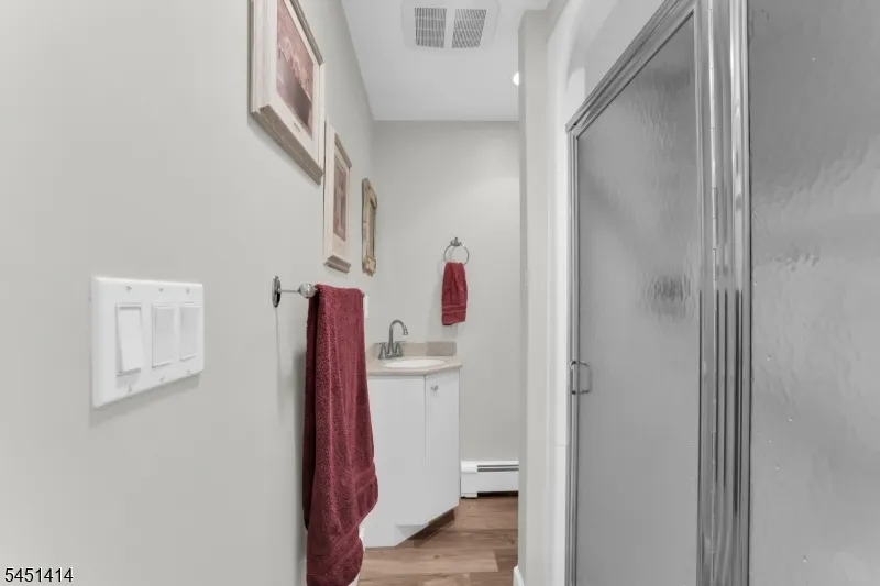 14 Beverly Rd Cedar Grove, NJ 07009