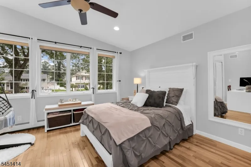 14 Beverly Rd Cedar Grove, NJ 07009