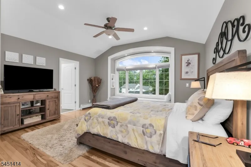 14 Beverly Rd Cedar Grove, NJ 07009