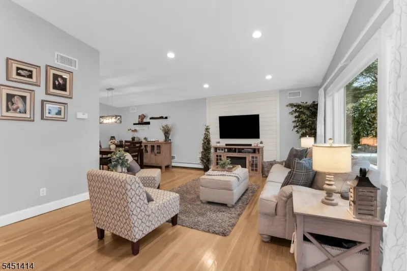 14 Beverly Rd Cedar Grove, NJ 07009